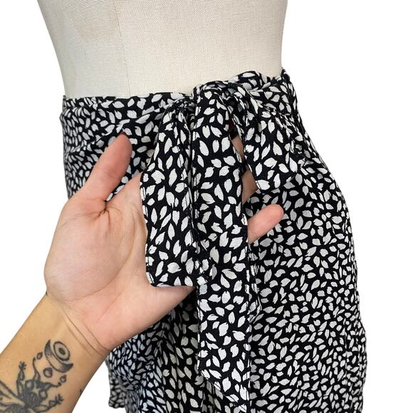 Abercrombie & Fitch Tulip Ruffle Miniskirt with Bow - Picture 4 of 10